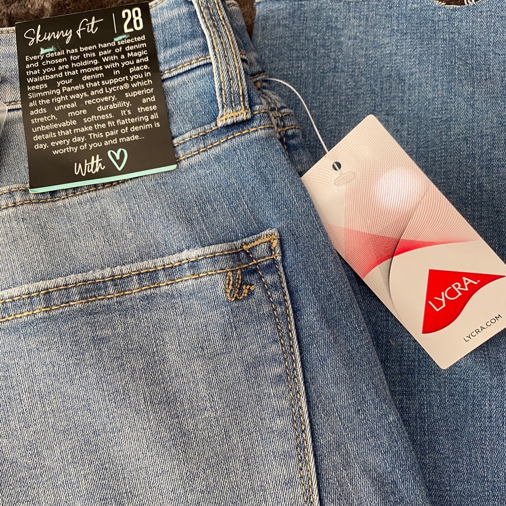 LulaRoe Light Wash Distressed Skinny Fit Size 28